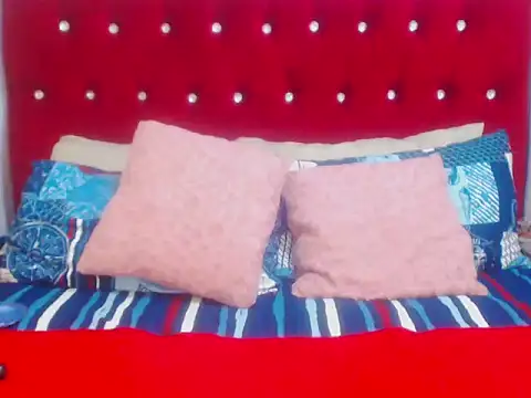 Ebonyblackbootyclitt83 webcam