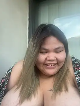BiggtittiesX webcam