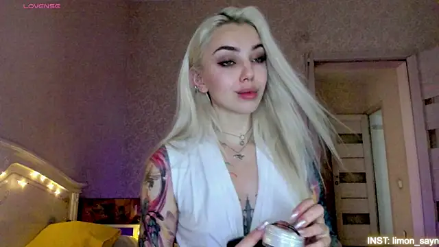 LillyMoure_ webcam