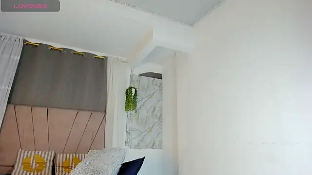 Elayha_28 webcam