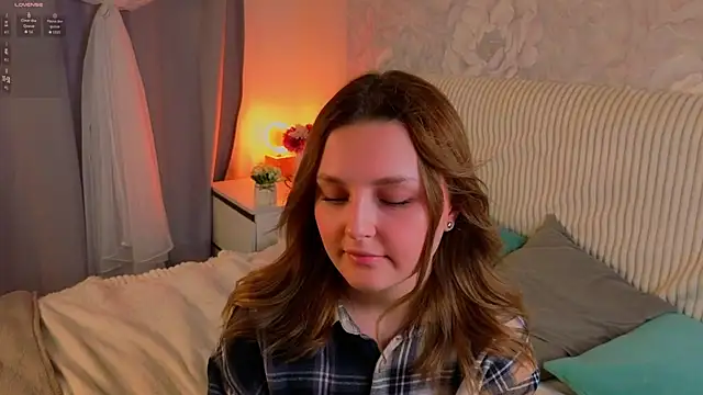 LorriMonz webcam