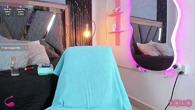 Miia_Deluxe webcam