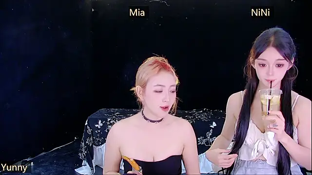 MiNi-U live sex cam
