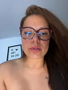 Pretty__Milf webcam