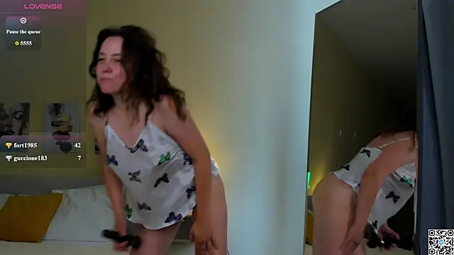 Kira_Adler webcam