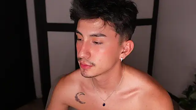 sweettaaron01 webcam