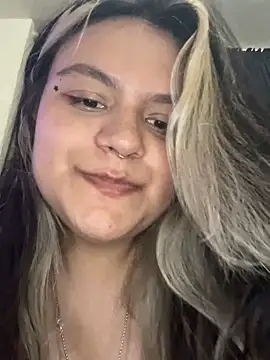 naylavelvet - NaylaVelvet's free webcam - UK Sex Cams