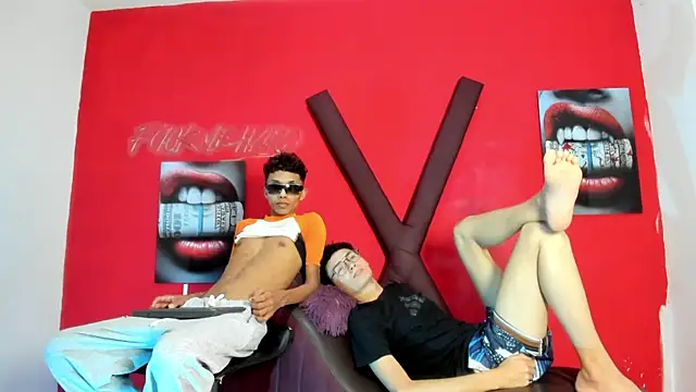 PRETTY_LOVERS1 Live Web Cam Show