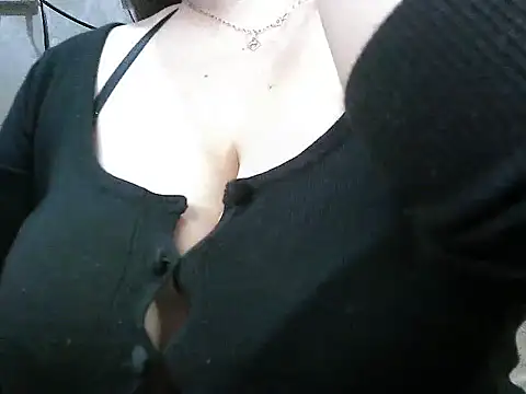 SquirtSellene18 webcam