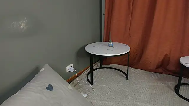 LeyaBloom webcam