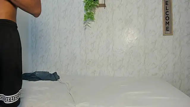 boys_hardroom webcam