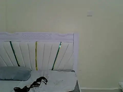 PetiteNoirrr webcam