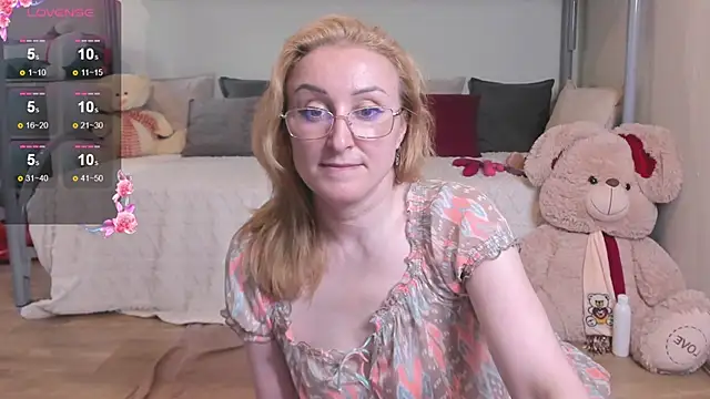 MadissonKiss live cam on StripChat