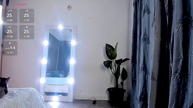 valen_thompson Live Web Cam Show