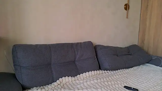 ElenaMonroe live cam on StripChat