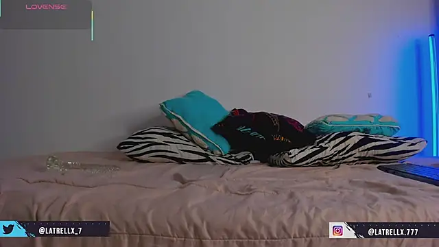 Latrellx7 Live Web Cam Show