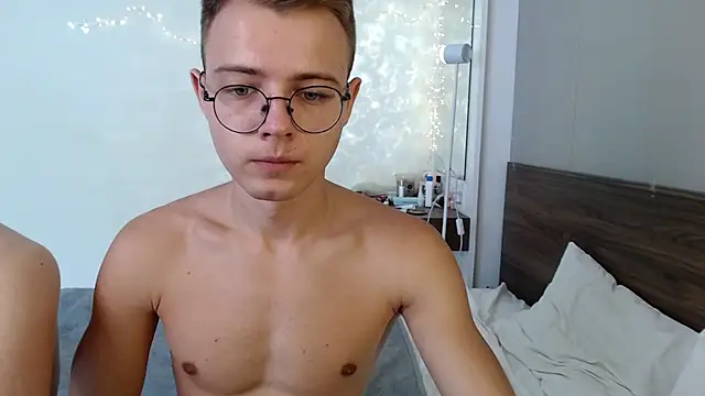 NikiKerryCum webcam