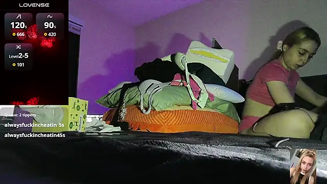 Blondiewithanass webcam