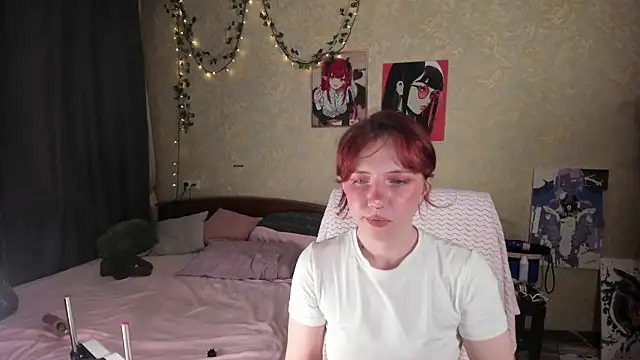 Love_is_Lola webcam