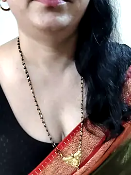 Yazhini-Cam live cam on StripChat