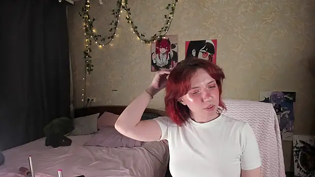 Love_is_Lola webcam