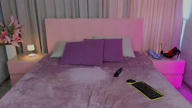 Ariana_Petite Live Web Cam Show