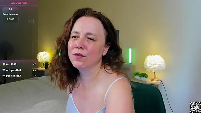Kira_Adler webcam