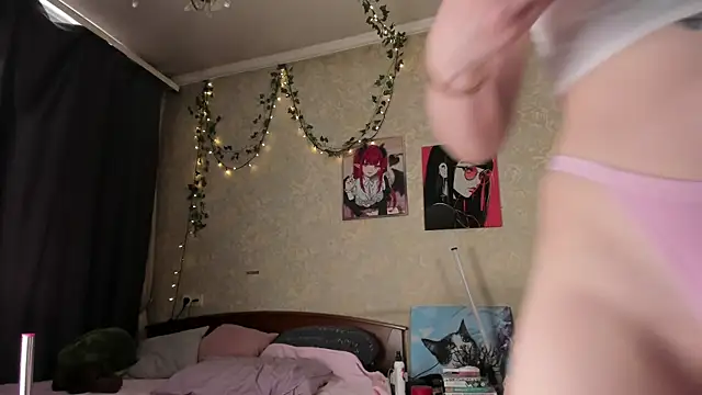 Love_is_Lola webcam