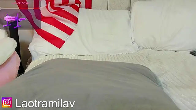 MilaVelour webcam