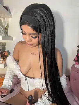 Tyra_malkovaa webcam