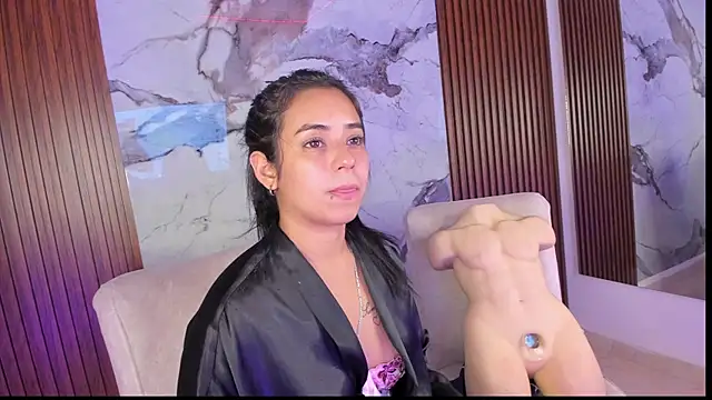 GabyHott_