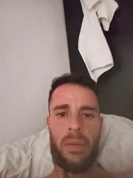 pocholoibz live cam on StripChat