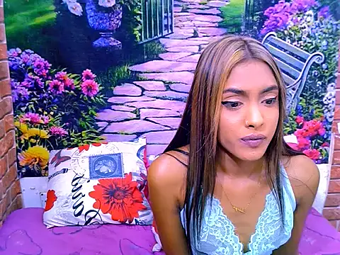 IndianPretty14u2Luv webcam