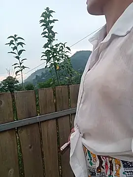 Linda-yiyi webcam