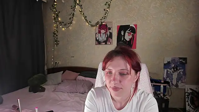 Love_is_Lola webcam