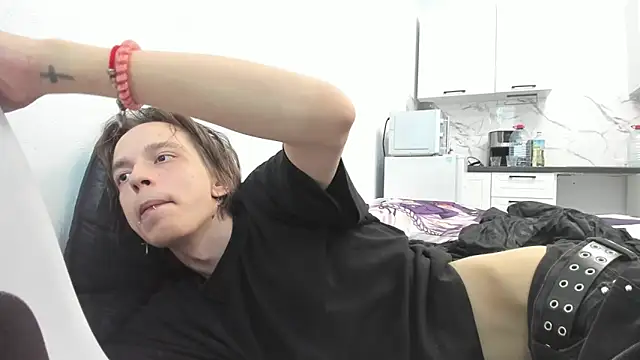 nolan_sagee (M twink) - show dick close
