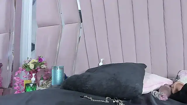 Sasha_Petitte webcam
