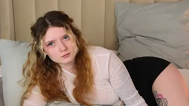 AlyssFrost webcam