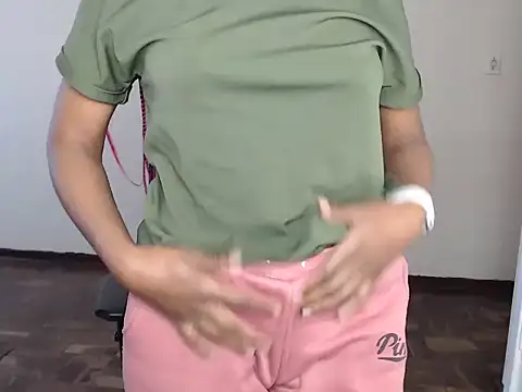 QUEENMANDYY webcam