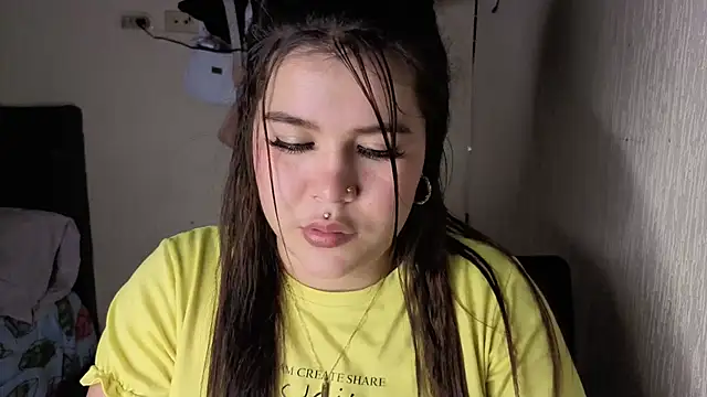 zoe_adhara webcam