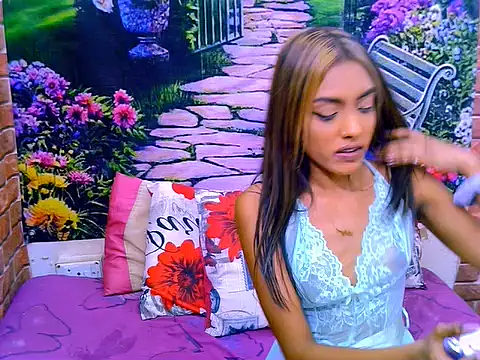 IndianPretty14u2Luv webcam