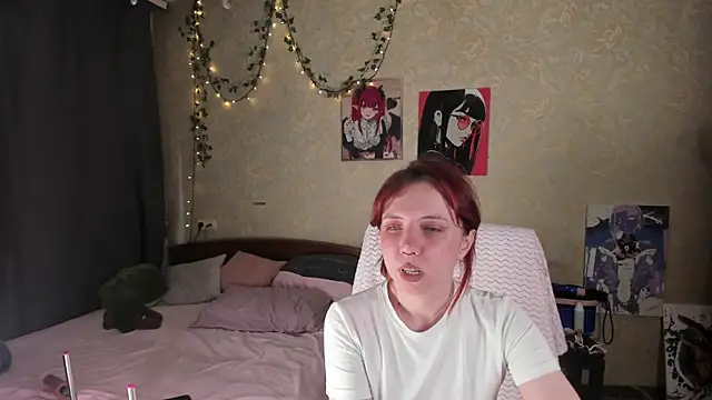Love_is_Lola webcam