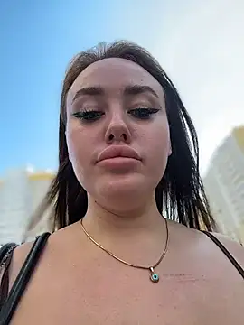 KiraSunshine live cam on StripChat