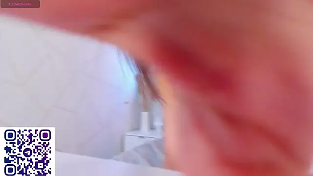 Tiffany-Grace live cam on StripChat