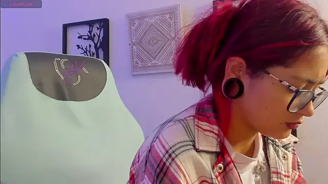 Sara_Red_X webcam