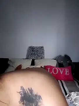 Pillango1212 webcam