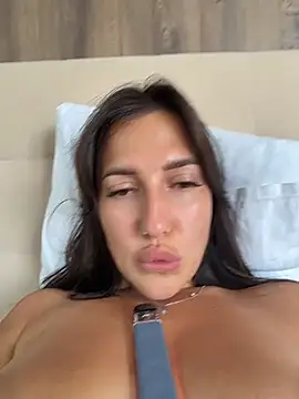 AleksandraRich live cam on StripChat