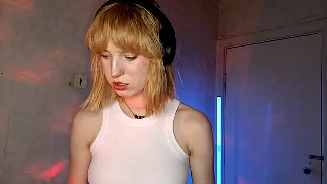 CuteLittleAngel webcam