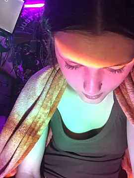 Lilactease live cam on StripChat
