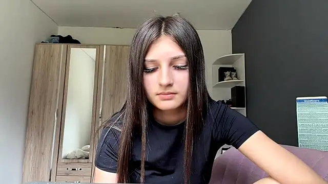 SpanishRooter live cam on StripChat